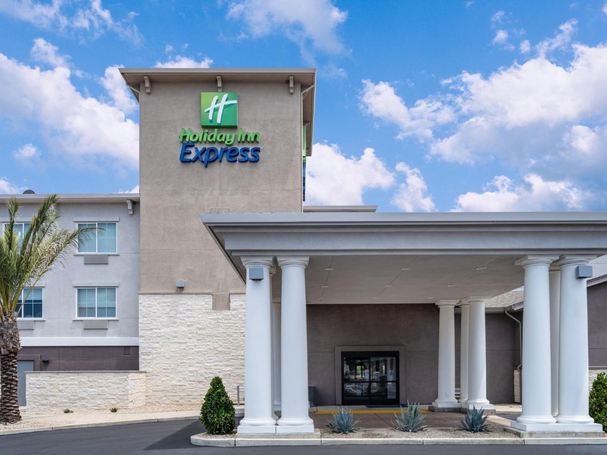 Holiday Inn Express Lodi By Ihg Buitenkant foto